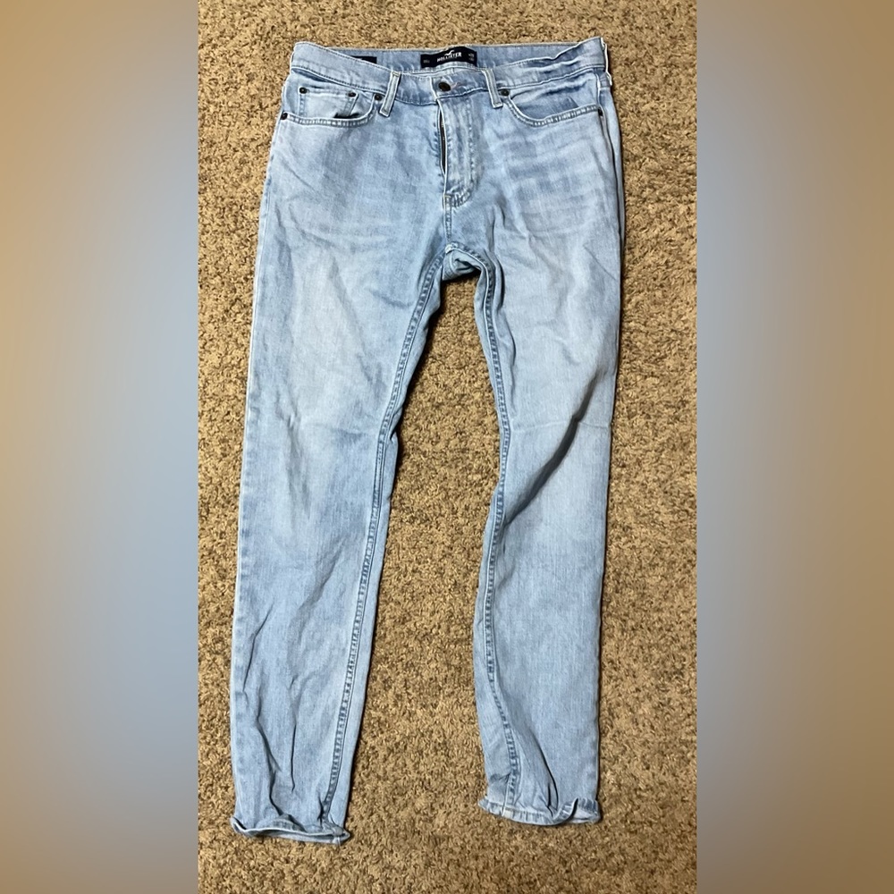 Men’s Hollister lightwash skinny jeans: 31 32